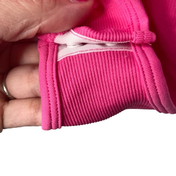 OQQ Mock Neck Bodysuit in Barbie pink Medium NWOT - Picture 4 of 8